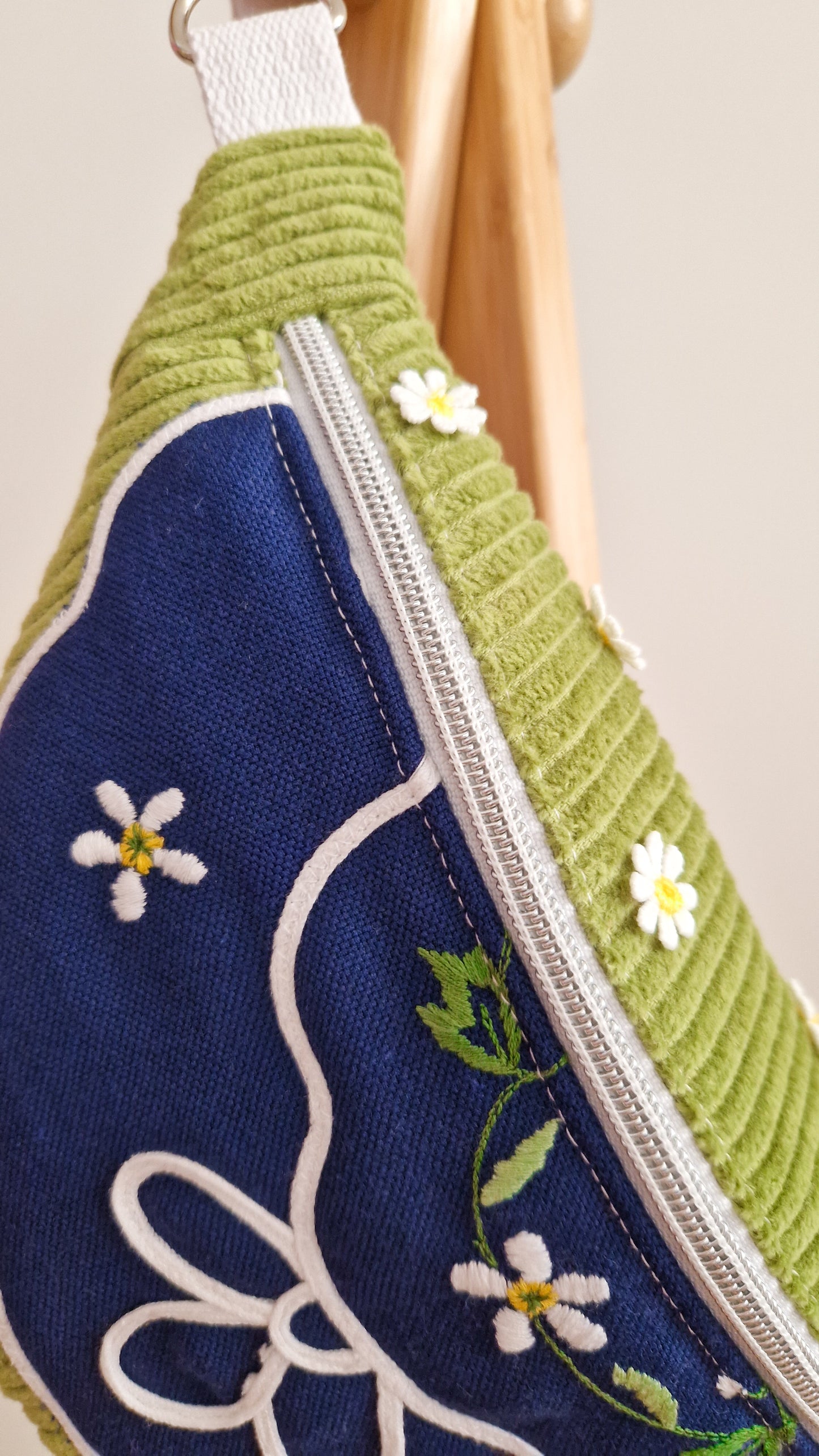 Upcycling Cord Hipbag Bauchtasche Granny Tischset Daisies