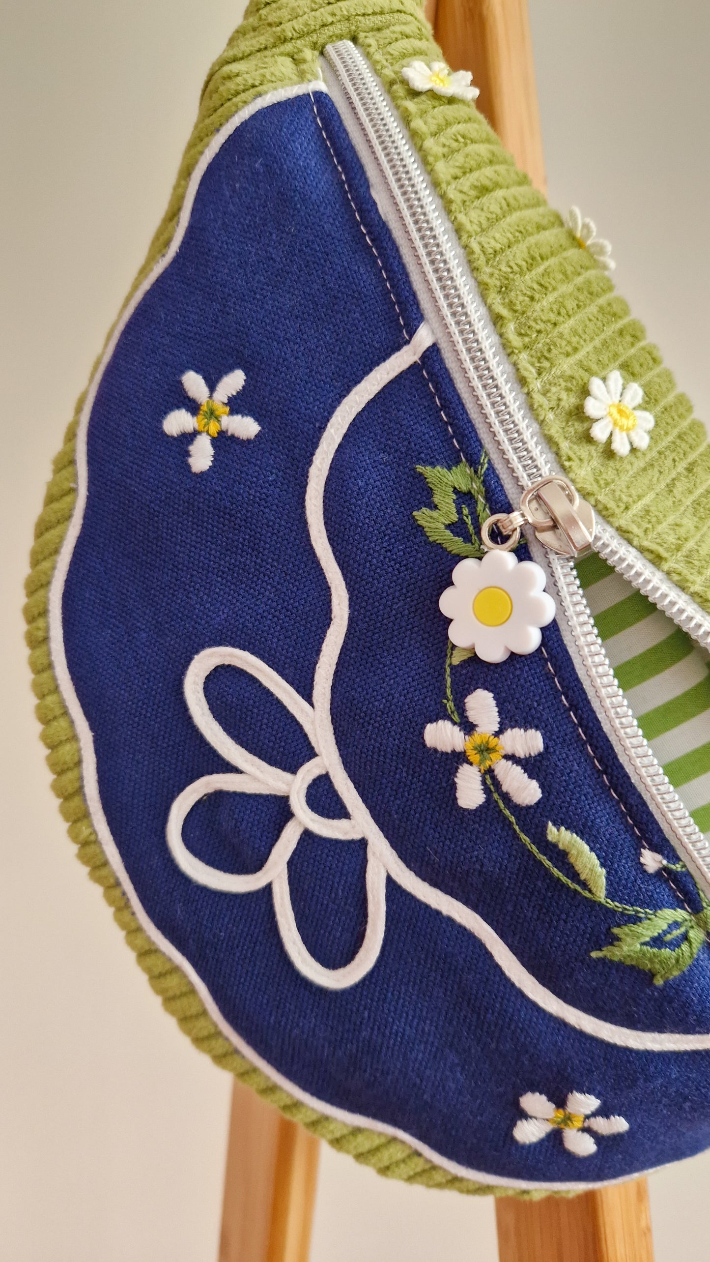 Upcycling Cord Hipbag Bauchtasche Granny Tischset Daisies