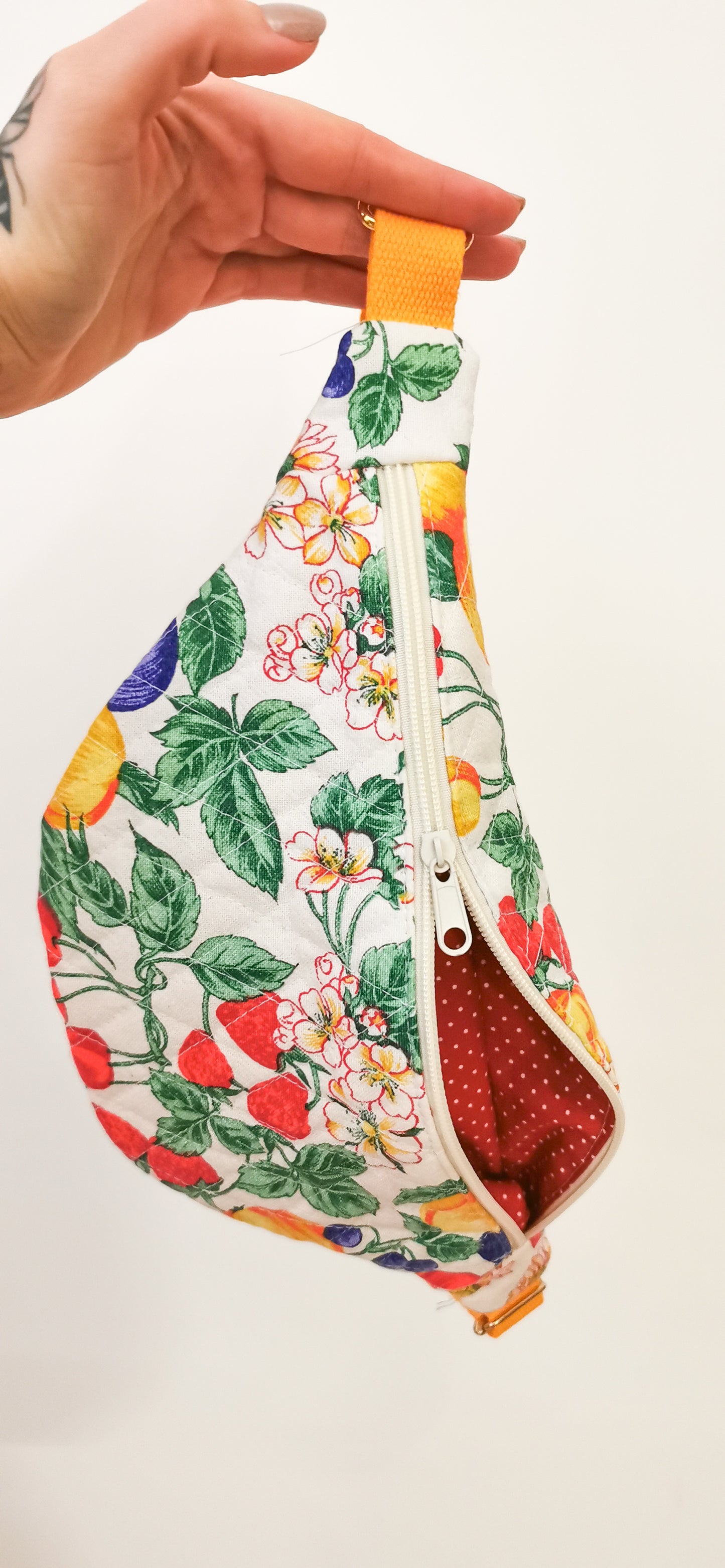 Upcycling Quilt Hipbag Bauchtasche Granny Obst Tischdecke