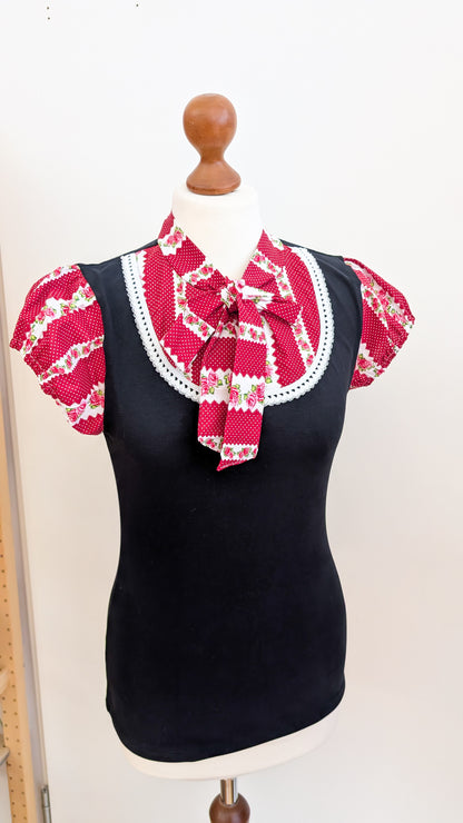 Schwarzes Rockabilly Schlupp-Shirt mit Rosen + Haarband